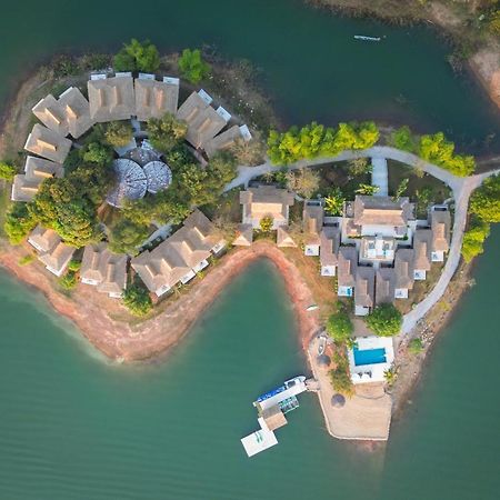 The Sanctuary Nam Ngum Beach Resort Vang Vieng Bagian luar foto