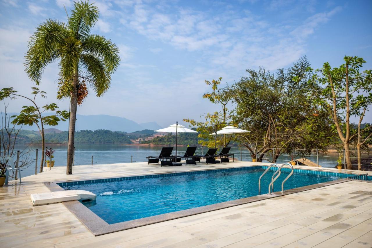 The Sanctuary Nam Ngum Beach Resort Vang Vieng Bagian luar foto