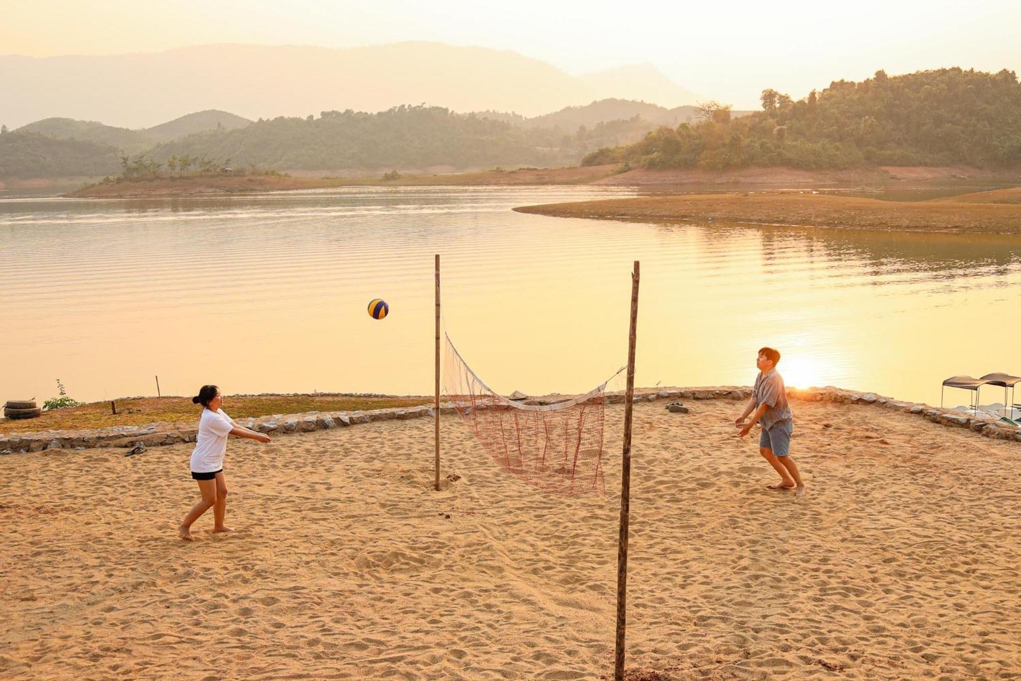 The Sanctuary Nam Ngum Beach Resort Vang Vieng Bagian luar foto