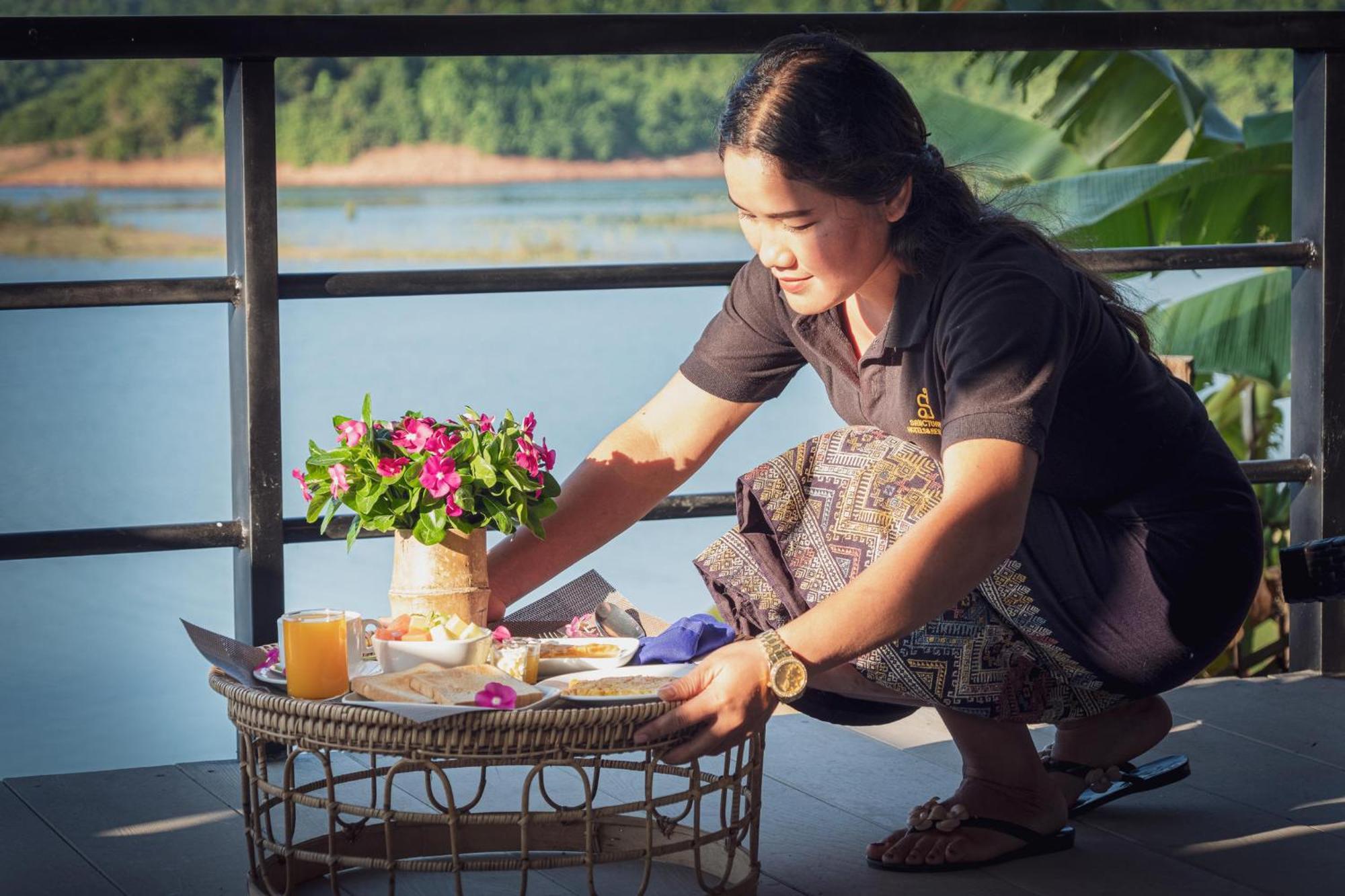 The Sanctuary Nam Ngum Beach Resort Vang Vieng Bagian luar foto