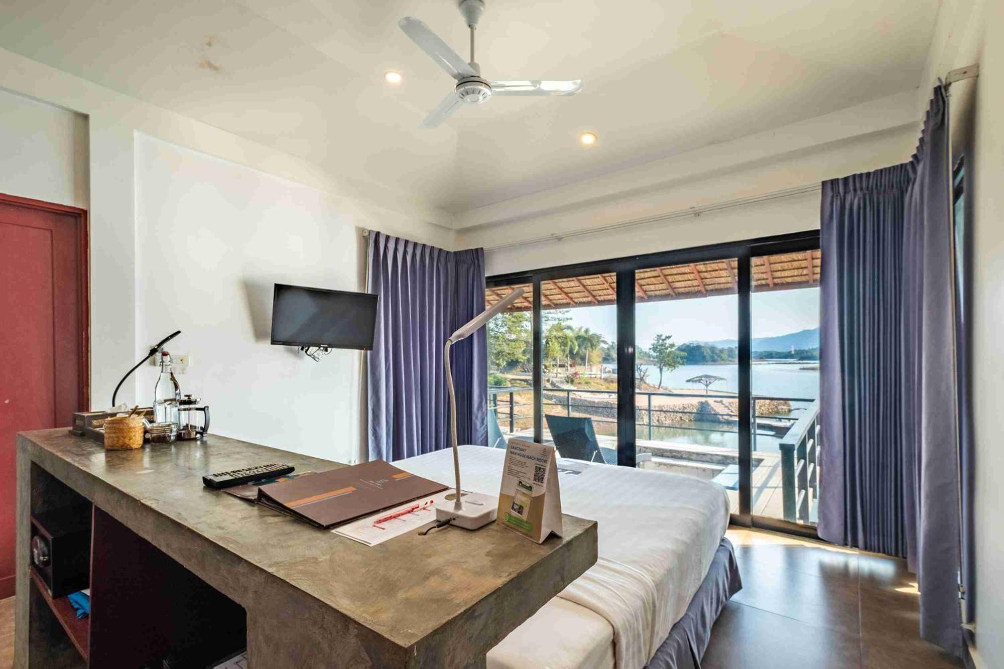 The Sanctuary Nam Ngum Beach Resort Vang Vieng Bagian luar foto