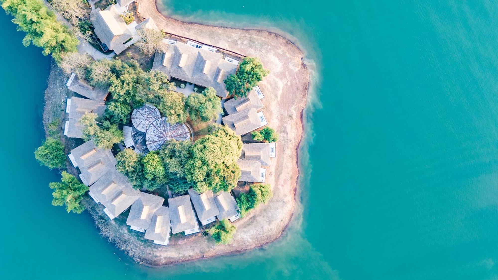 The Sanctuary Nam Ngum Beach Resort Vang Vieng Bagian luar foto