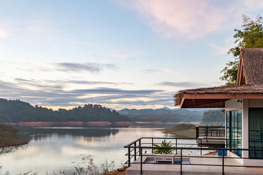 The Sanctuary Nam Ngum Beach Resort Vang Vieng Bagian luar foto
