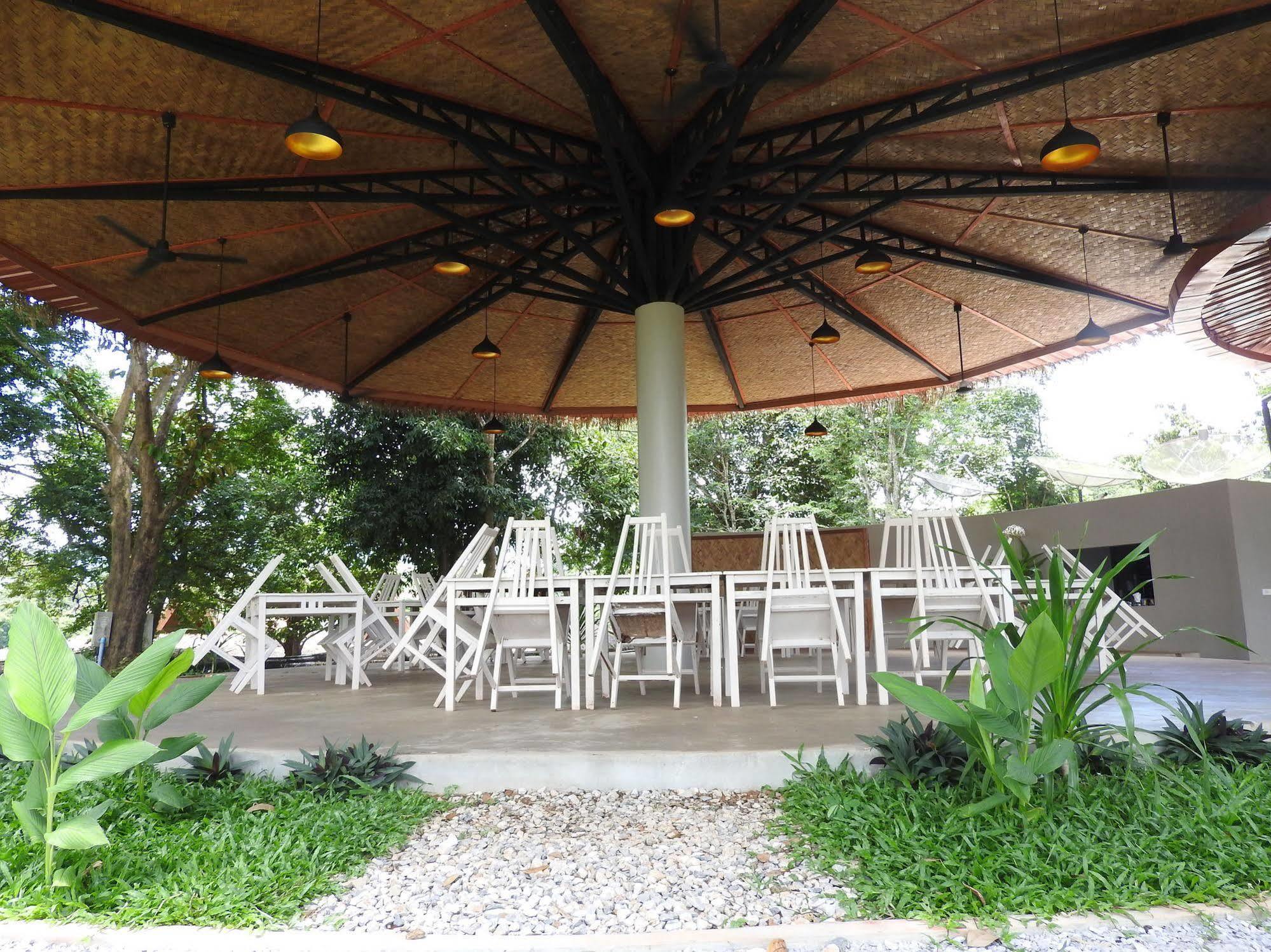 The Sanctuary Nam Ngum Beach Resort Vang Vieng Bagian luar foto