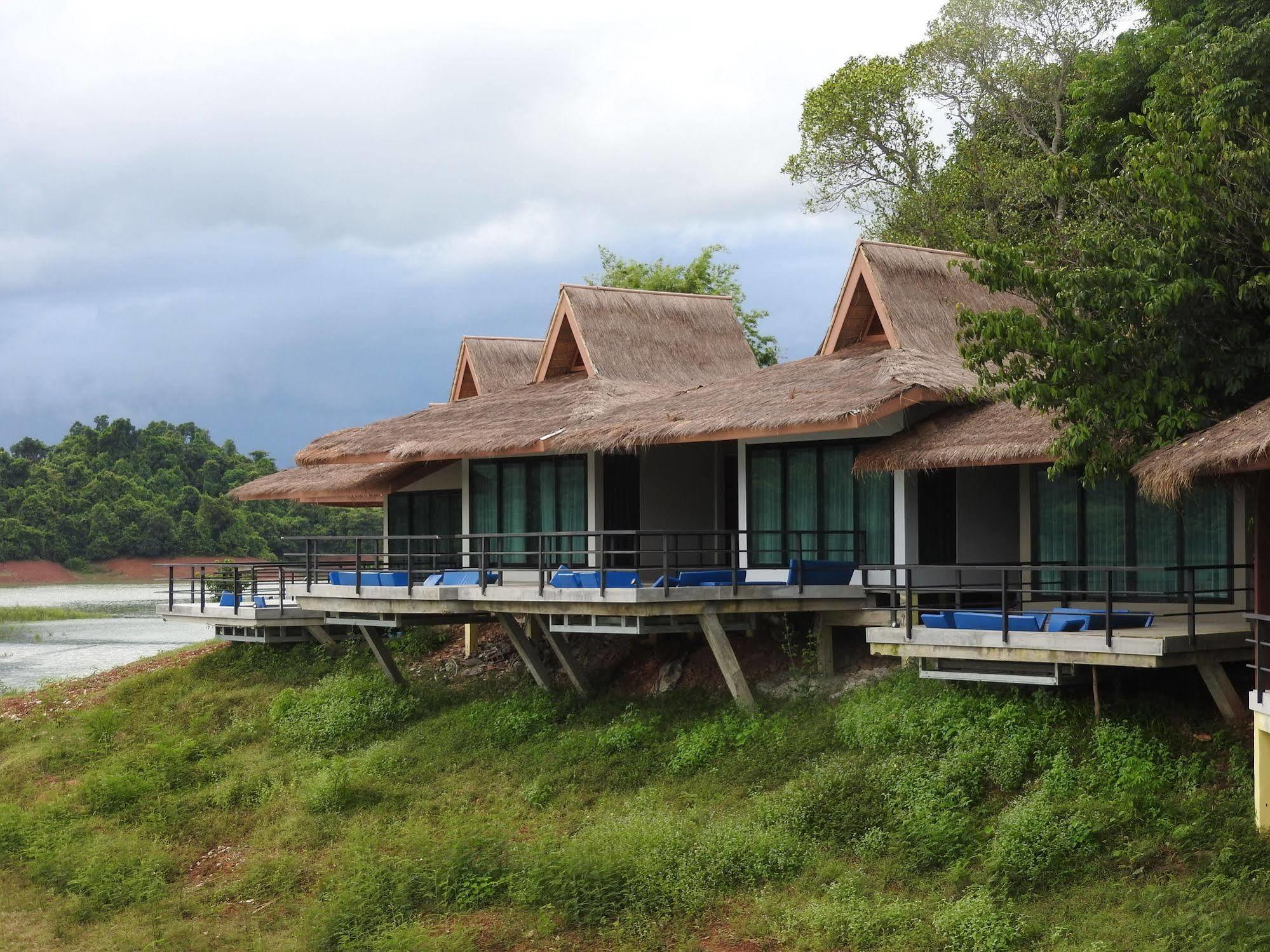 The Sanctuary Nam Ngum Beach Resort Vang Vieng Bagian luar foto