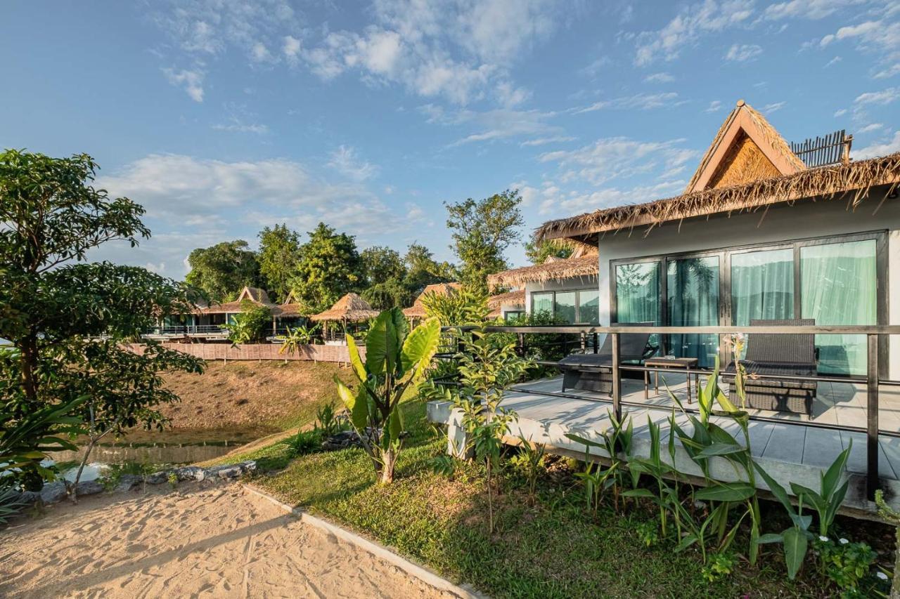 The Sanctuary Nam Ngum Beach Resort Vang Vieng Bagian luar foto